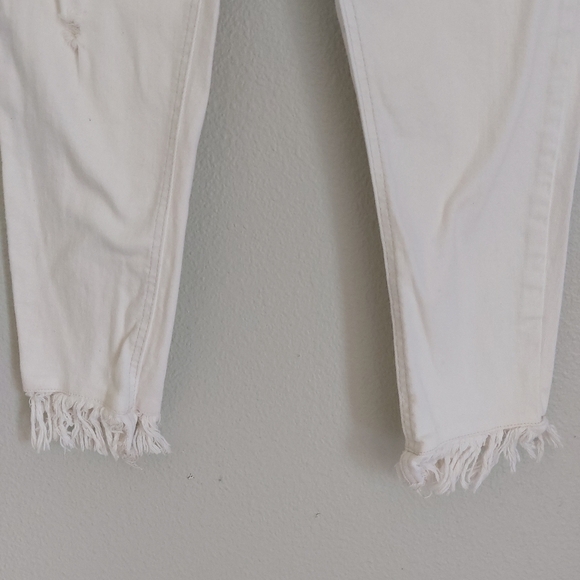 Free People high waisted fray Hem Frimge White jeans size.26 Distressed Cropped - Picture 7 of 13